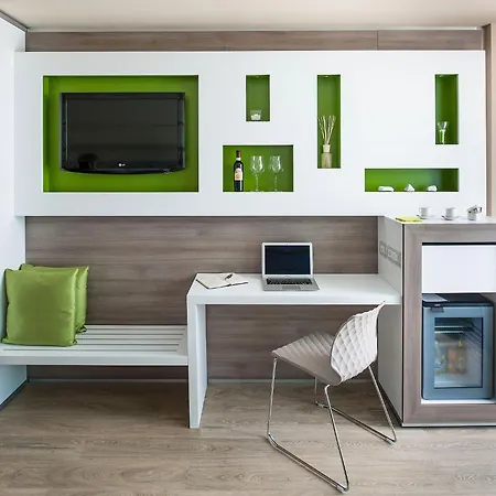 エンジョイ ガルダ ホテル