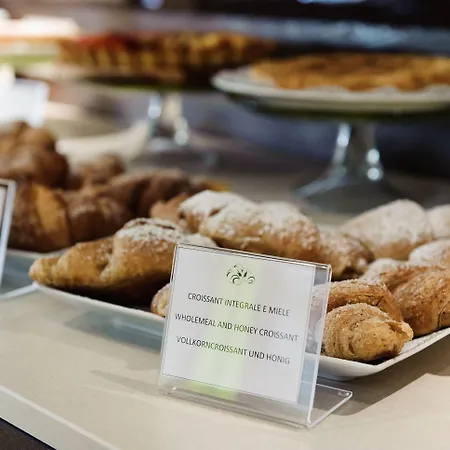 ホテル エンジョイ ガルダ 4*